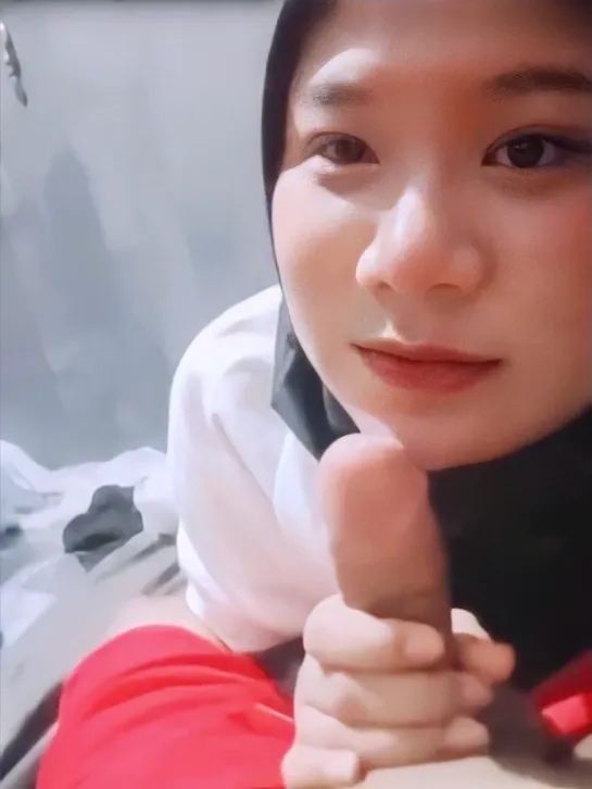 Lagi Enak Jilat Tiba2 Muncrat