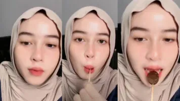 Arinayaqdhan Jilbab Krem Usil Ngemut Permen Sampai Sange