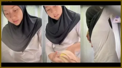 Ngintip Cewe Jilbab Ganti Baju Di Kamar Mandi - Hijab Tobrut Sange Desah Keenakan
