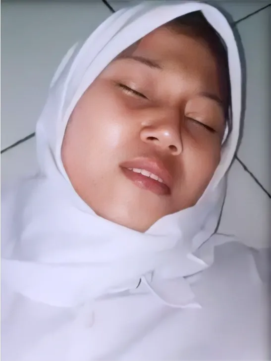 Sma Perawan Ngewe Di Dalem Kelas Merem2 - Anak SMA Pasrah Keenakan Sampe Becek