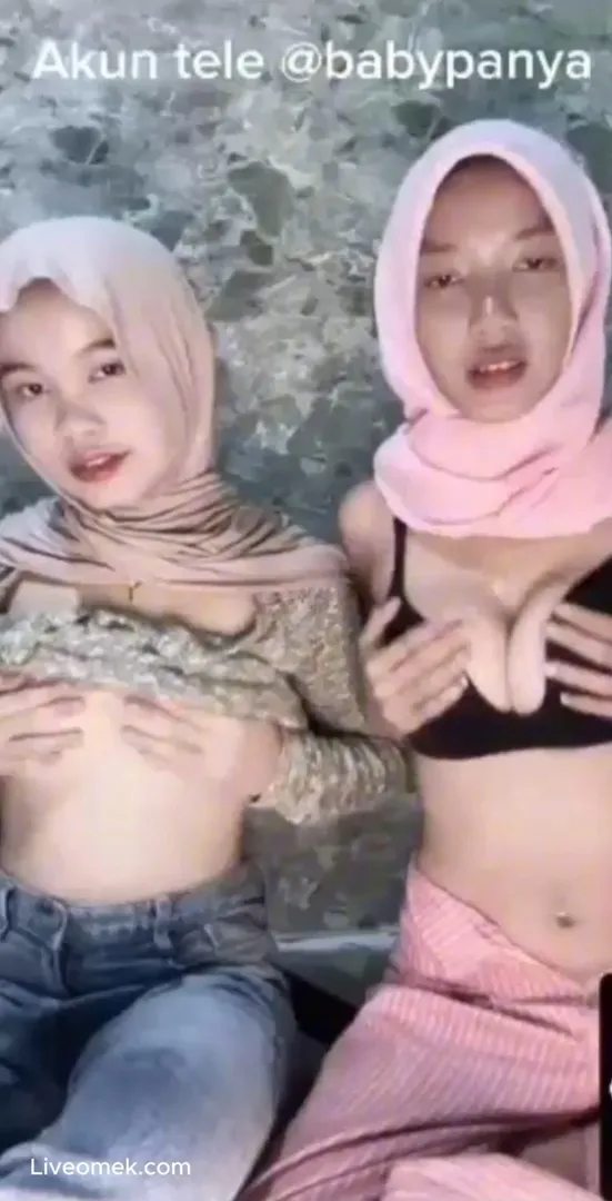 Duet Hijab Ngocok Bareng Sampe Crot Berdua