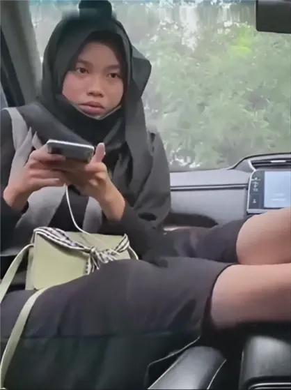 Jilat Kaki Ukhti Montok Geli-Geli Enak Desah Ngaceng